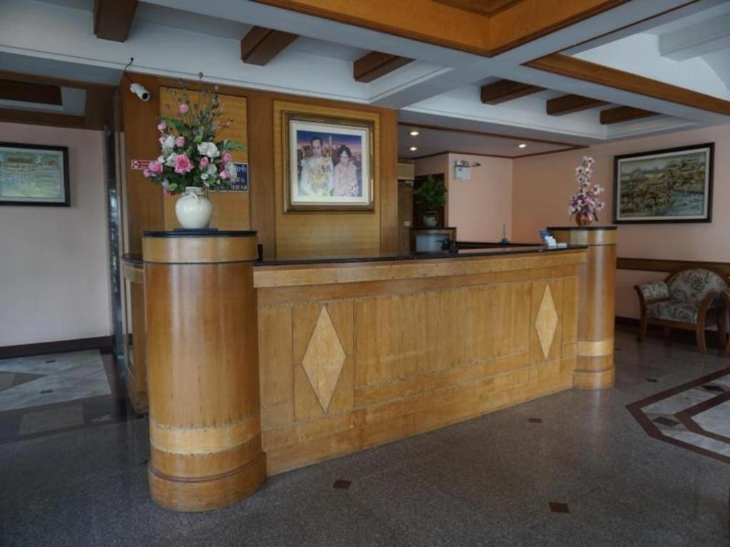 Tanaphat Hatyai Hotel Хатъяй Экстерьер фото