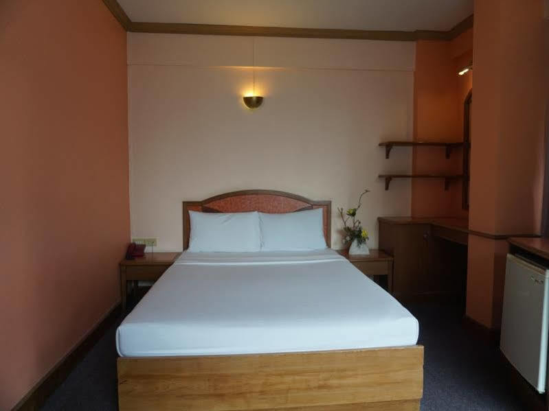 Tanaphat Hatyai Hotel Хатъяй Экстерьер фото